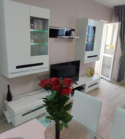 Luxury And Stylish Apartmen, Metro Station Obelya Sofie Exteriér fotografie