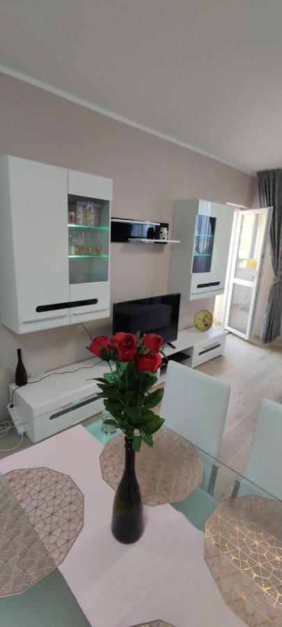 Luxury And Stylish Apartmen, Metro Station Obelya Sofie Exteriér fotografie